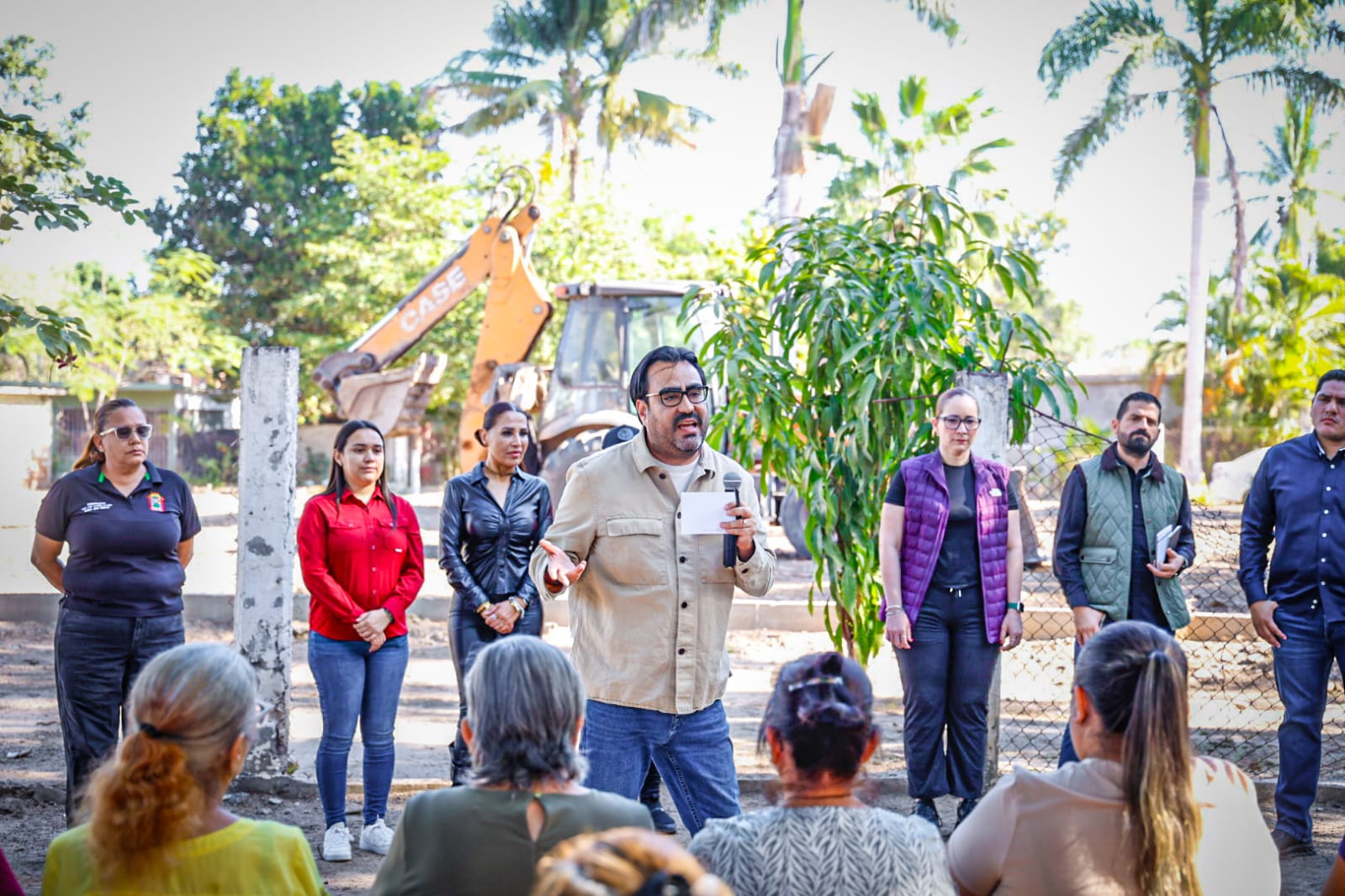 Juan de Dios Gámez inaugura obras y realiza gira por Quilá