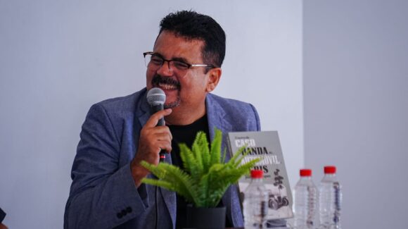 En Mazatlán, Sinaloa, el Maestro Juan José Rodríguez desentraña el pasado criminal en su nueva novela