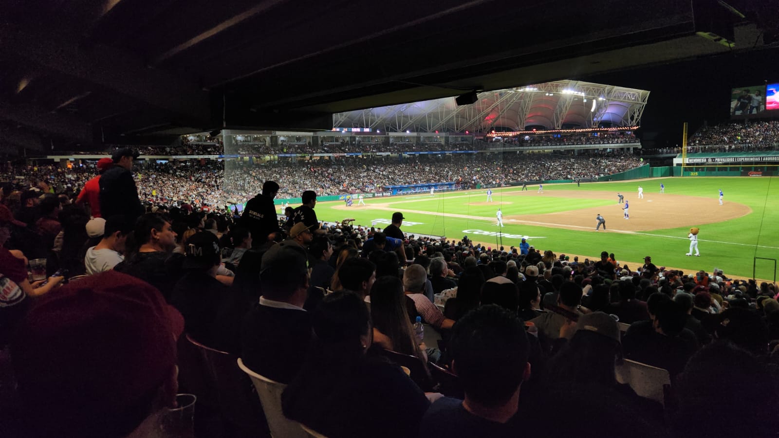 Casa llena en el juego 1 de la final entre Tomateros y Charros