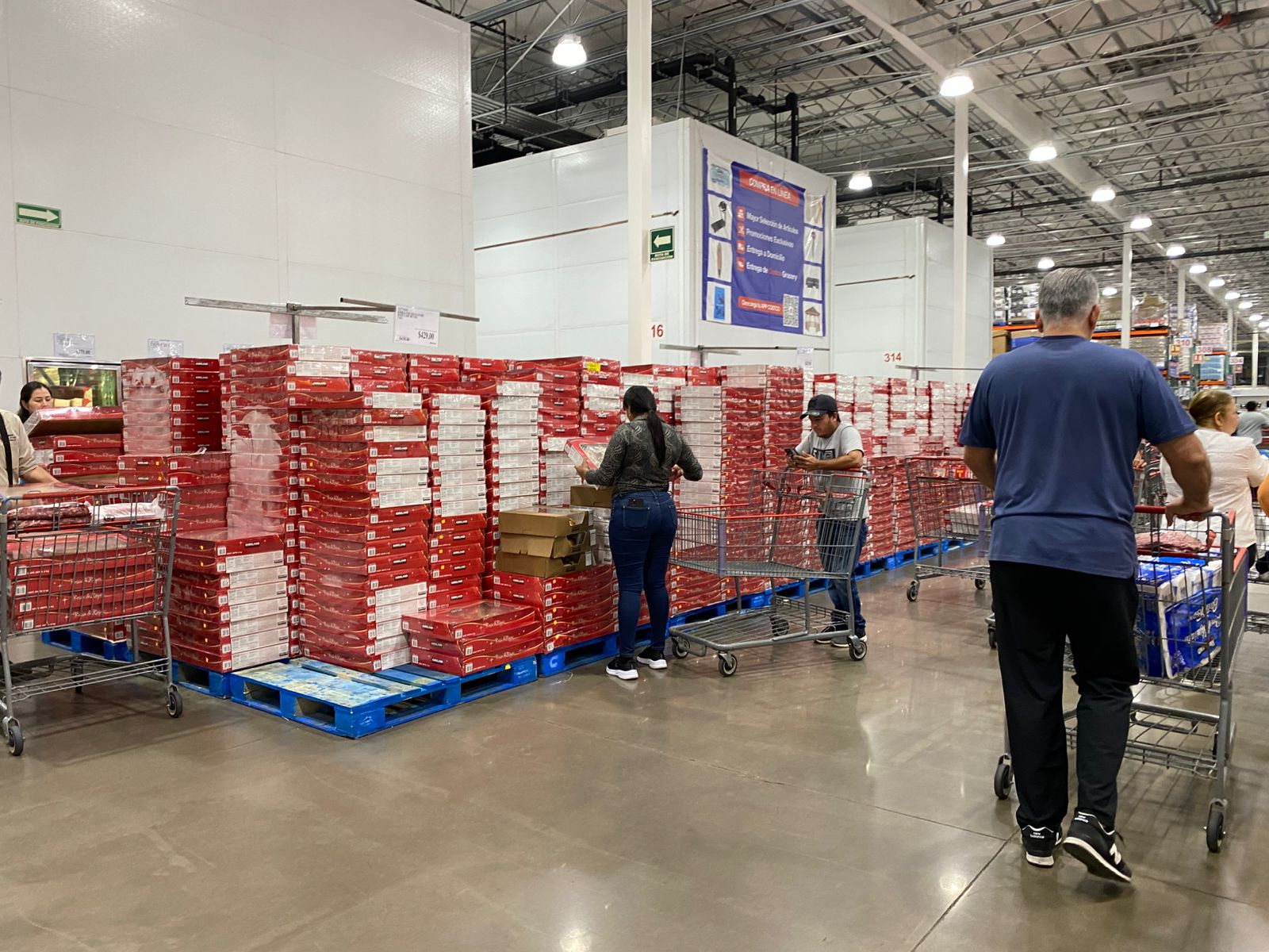 la disputa por las roscas de costco ha iniciado