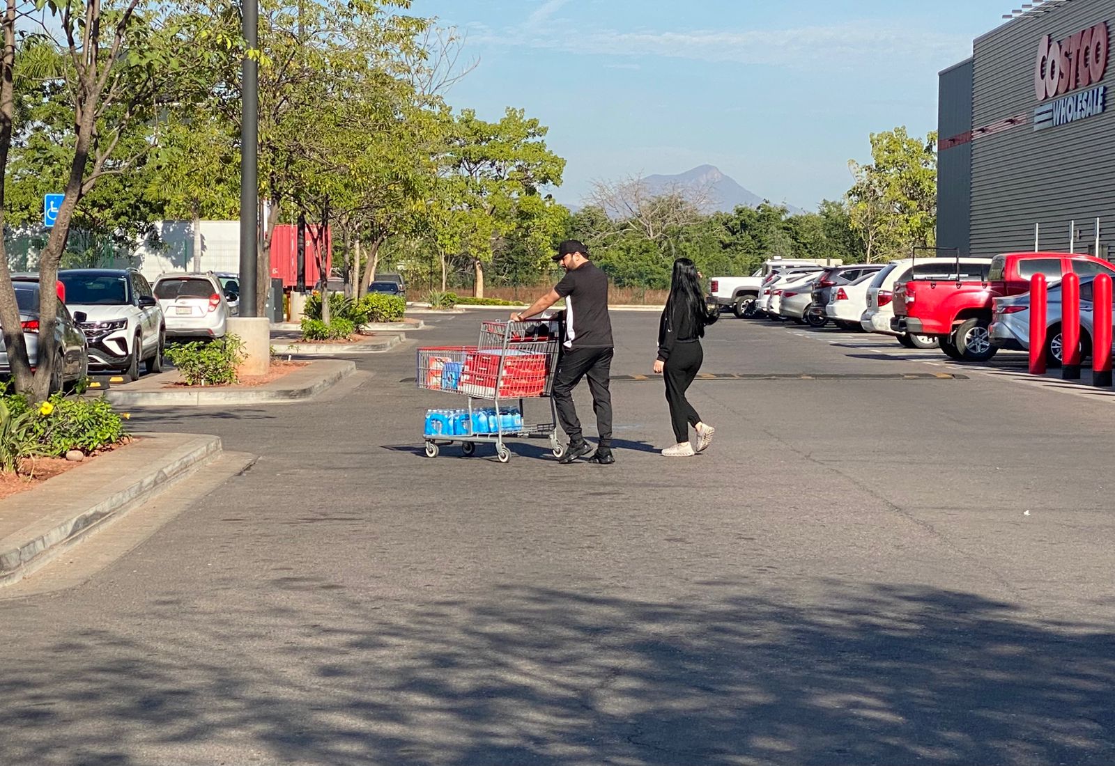 la disputa por las roscas de costco ha iniciado