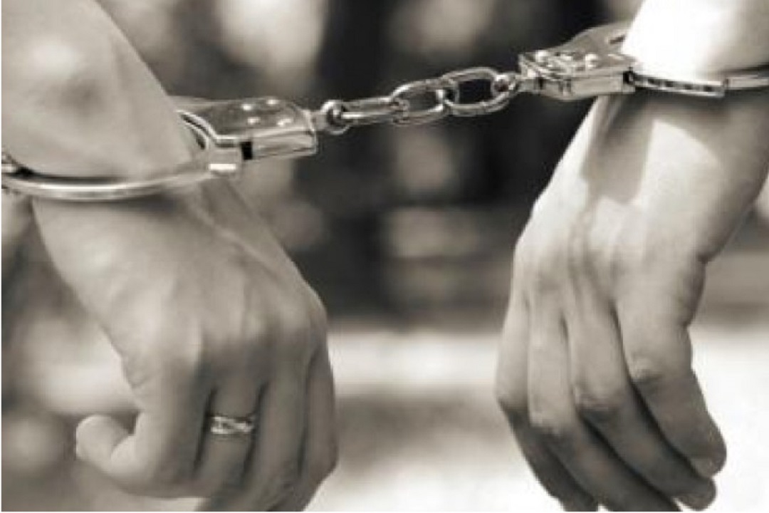 la pareja sospechosa de robo queda detenida