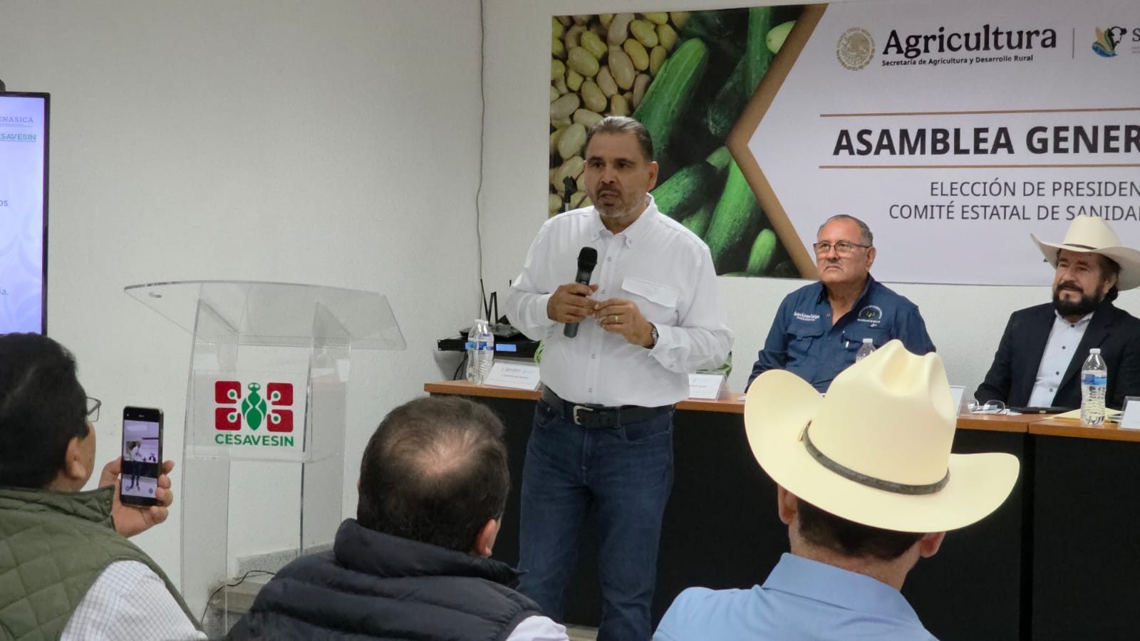 Leonel Murillo rinde protesta como presidente del Cesavesin