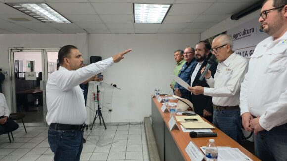 Leonel Murillo rinde protesta como presidente del Cesavesin y reafirma su compromiso por un campo sano