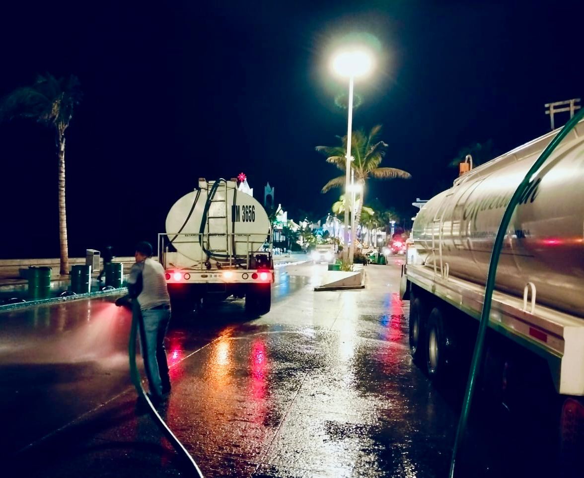limpian el malecon de mazatlan tras festejos de año nuevo