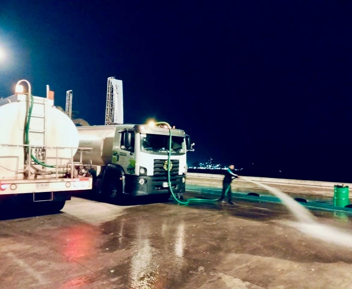 limpian el malecon de mazatlan tras festejos de año nuevo
