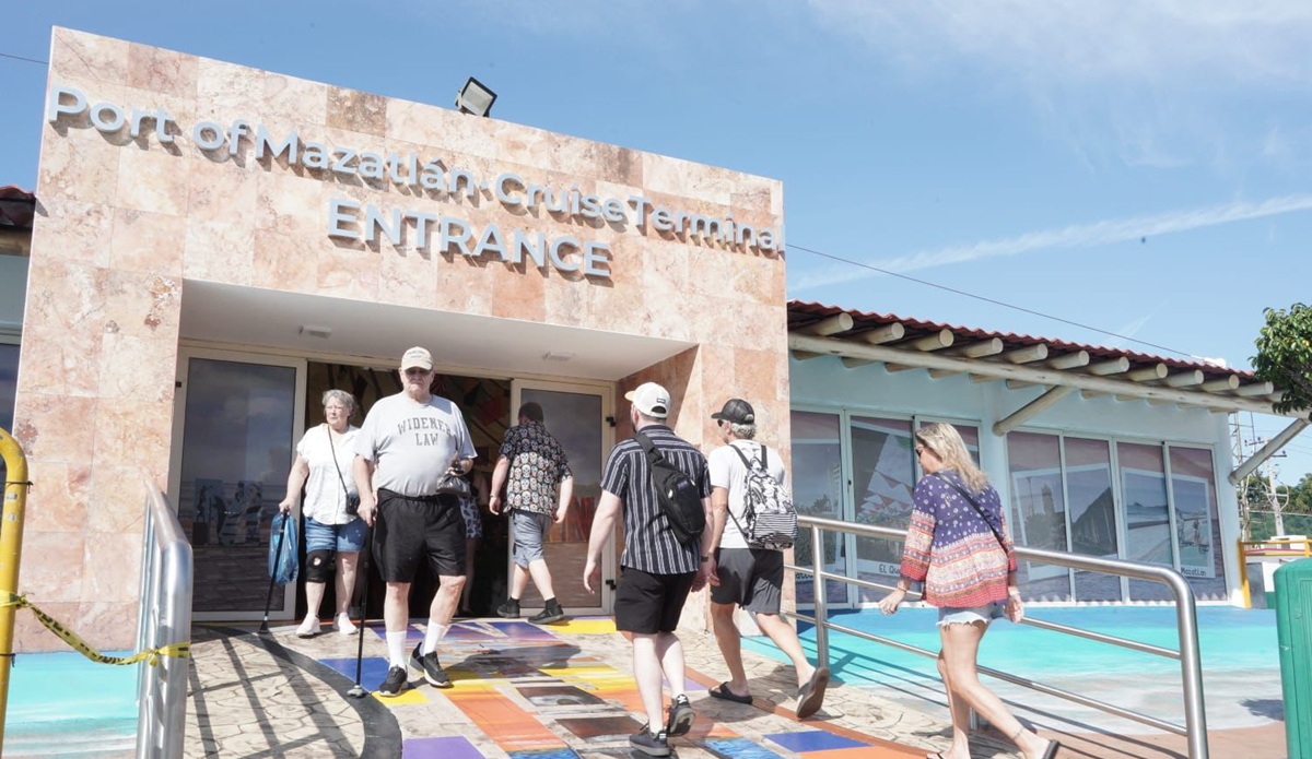 Llega crucero a Mazatlán