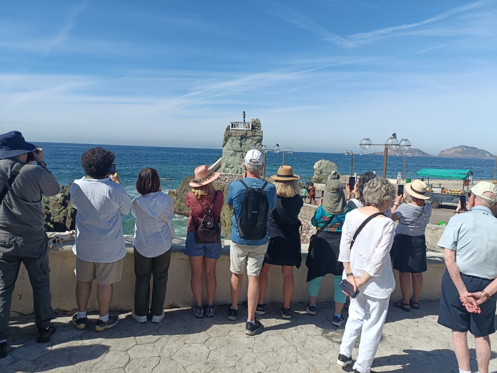 Turistas del crucero Norwegian Bliss llegan a Mazatlán