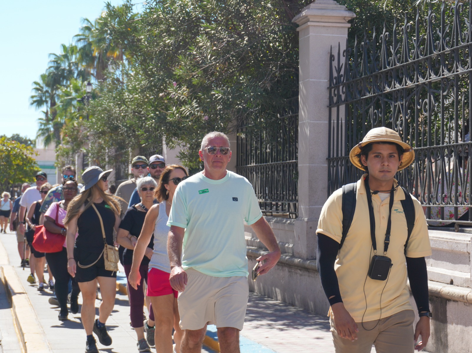 Turistas del crucero Norwegian Bliss llegan a Mazatlán