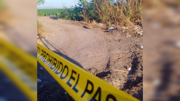 Ejecutado y esposado de las manos encuentran a un hombre en canal de Costa Rica en Culiacán, Sinaloa