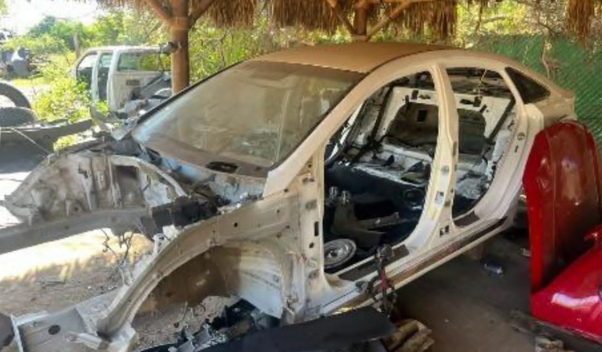 Localizan desahuesadero de vehículos con reporte de robo en Navolatillo, Eldorado