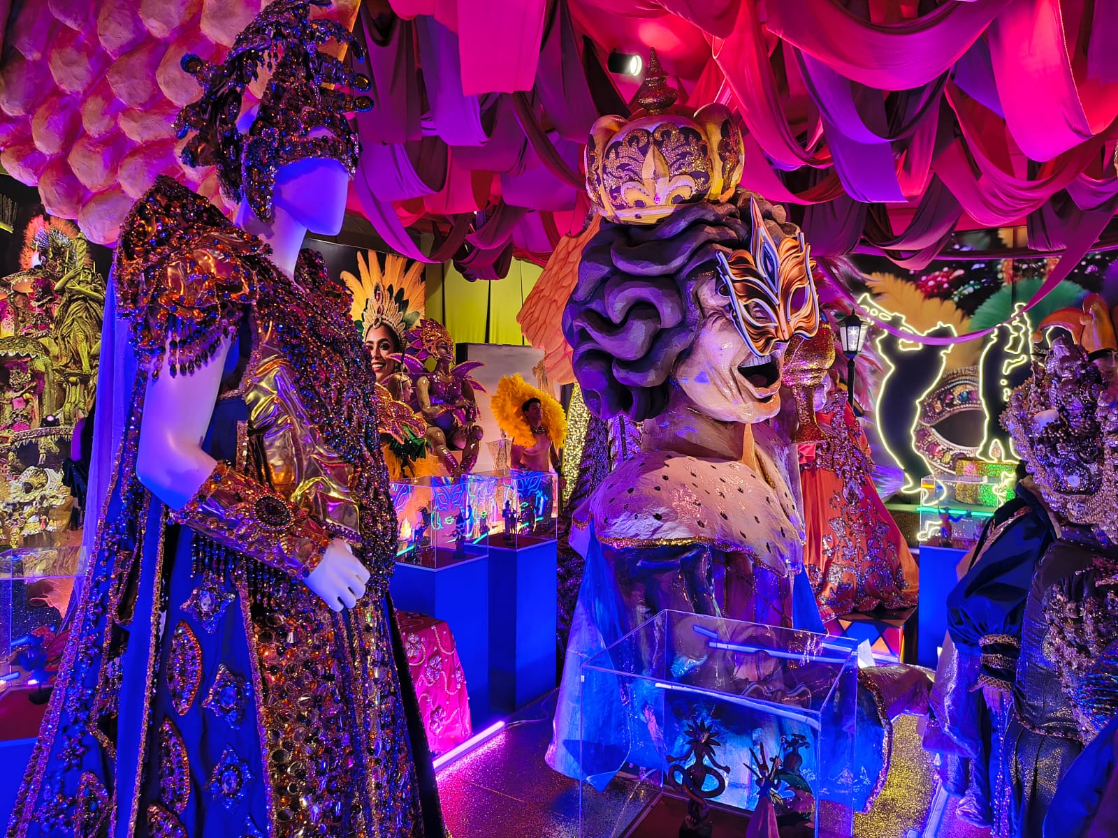 "Los 5 Carnavales del Mundo" en el Gran Acuario Mazatlán