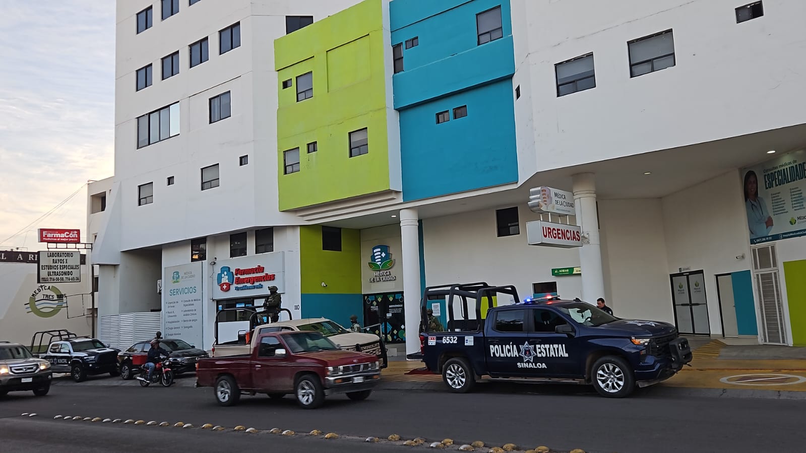 madrugada ruben rocha moya a visitar a sergio torres en el hospital