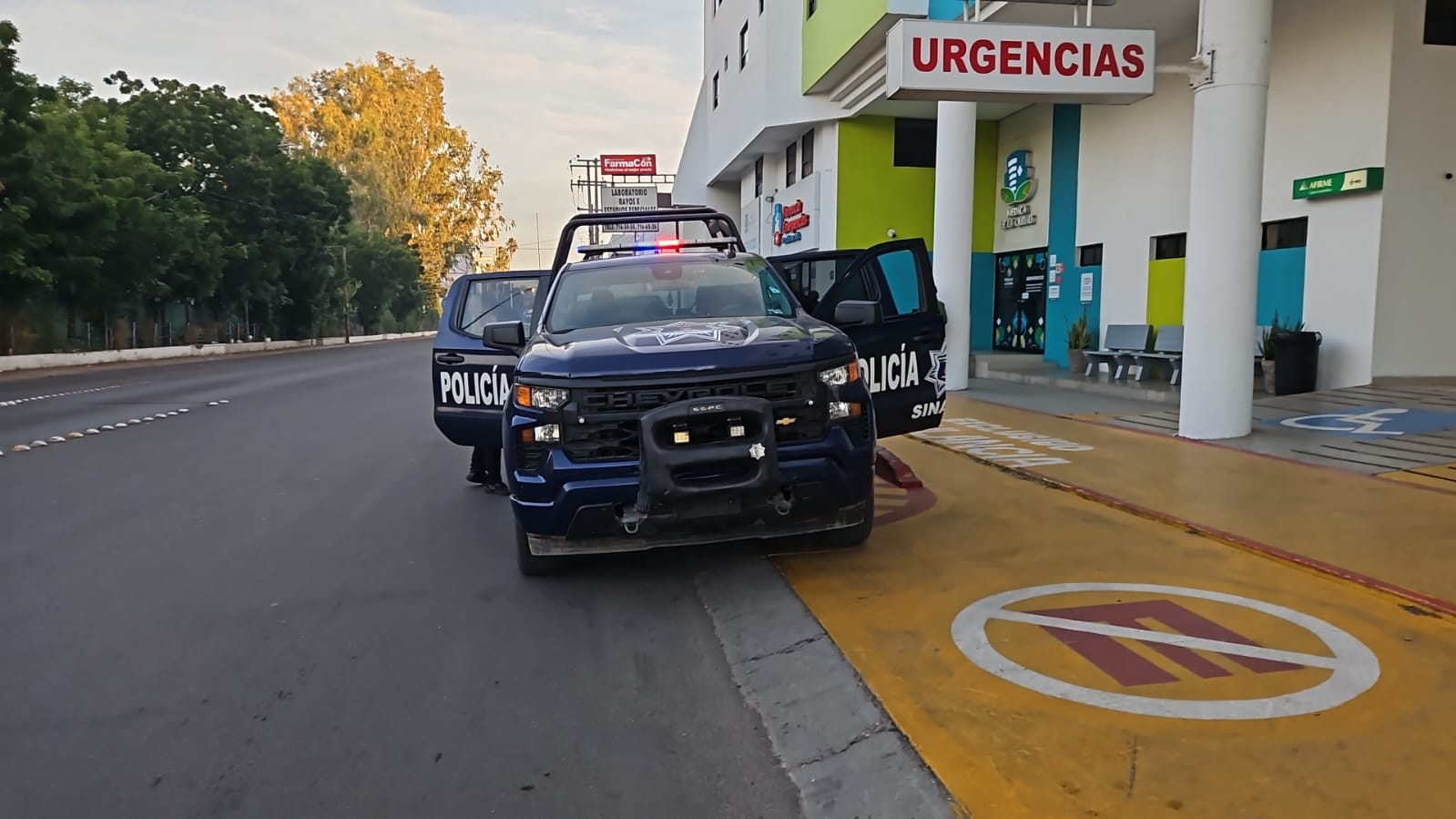 madrugada ruben rocha moya a visitar a sergio torres en el hospital