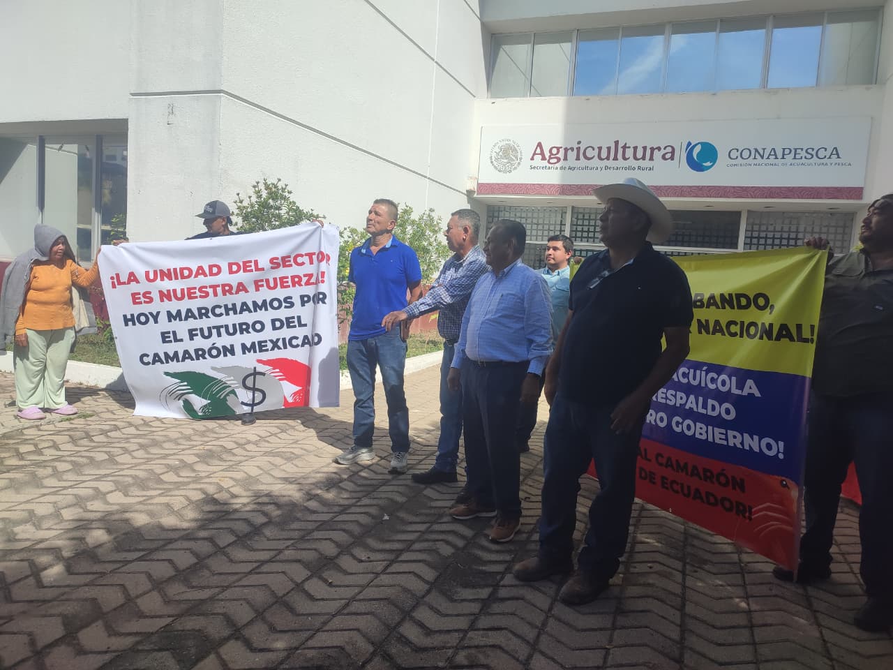 Productores acuícolas de Sonora, Sinaloa y Nayarit marcharon en protesta pacífica en Mazatlán