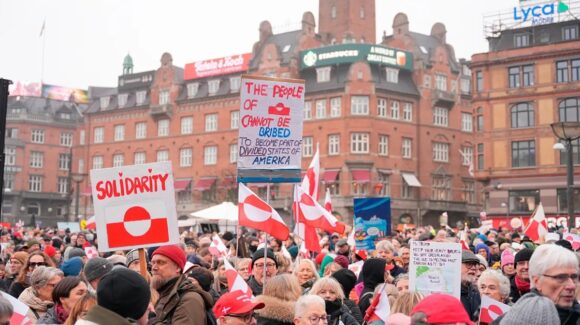 “Groenlandia no se vende”: Europa sale a la calle contra la ambición de Trump