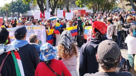 Se manifiestan en la Embajada de EU en la CDMX y Guadalajara, por la detención de Maduro; reportan actos vandálicos