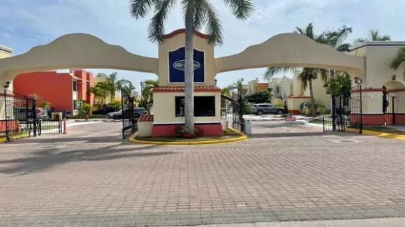 ¡Atentos en Mazatlán, Sinaloa! Por rehabilitación de alcantarillado hay cierre vial parcial en la calle Villa Marina hasta zona de Cerritos
