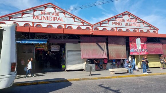 Rocha aclara polémica barda y promete remodelación integral del Mercado Pino Suárez de Mazatlán, Sinaloa