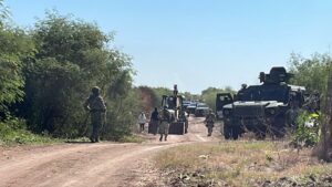 meten la retroexcavadora en el dren burrion guasave para localizar mas cuerpos