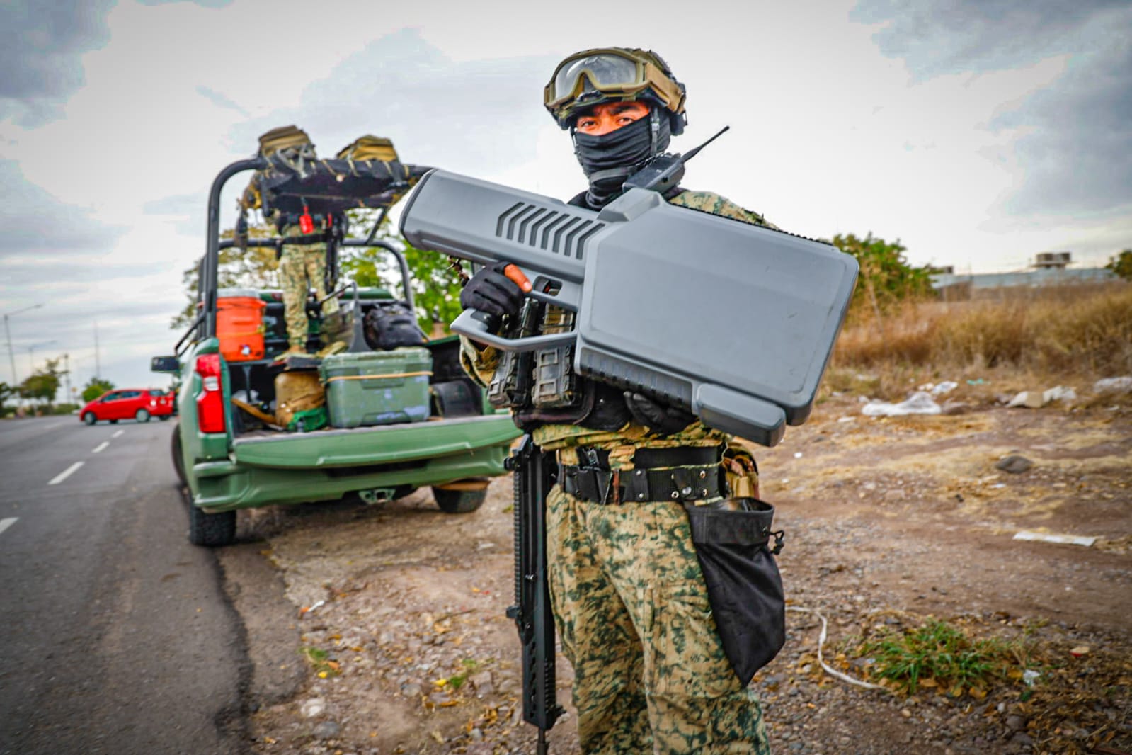 Militar con antidron