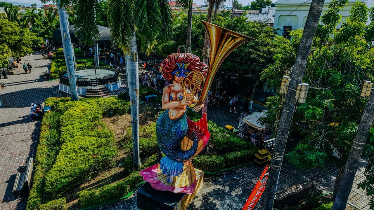 Instalan monigotes del Carnaval de Mazatlán