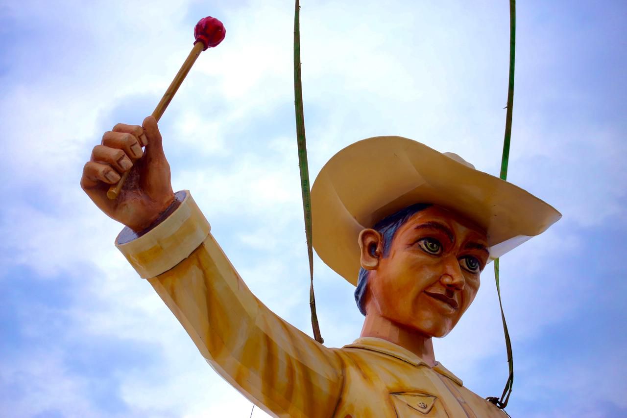 Instalan monigotes del Carnaval de Mazatlán