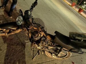 Moto afectada tras accidente en Guasave