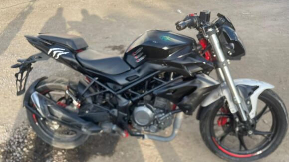 En pleno Centro de Mazatlán, Sinaloa, dejan motocicleta robada y es recuperada por la Policía Municipal