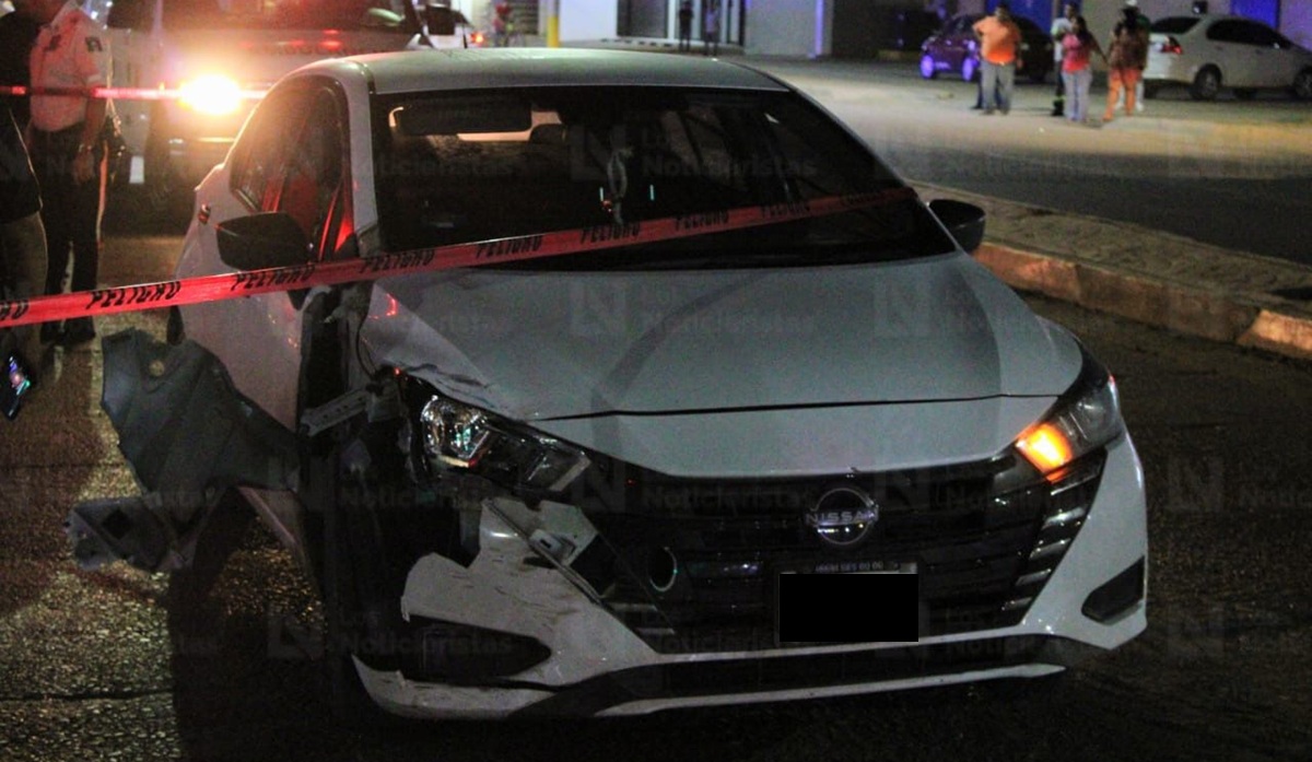 Auto chocado por camión urbano cuando chofer intentó escapar