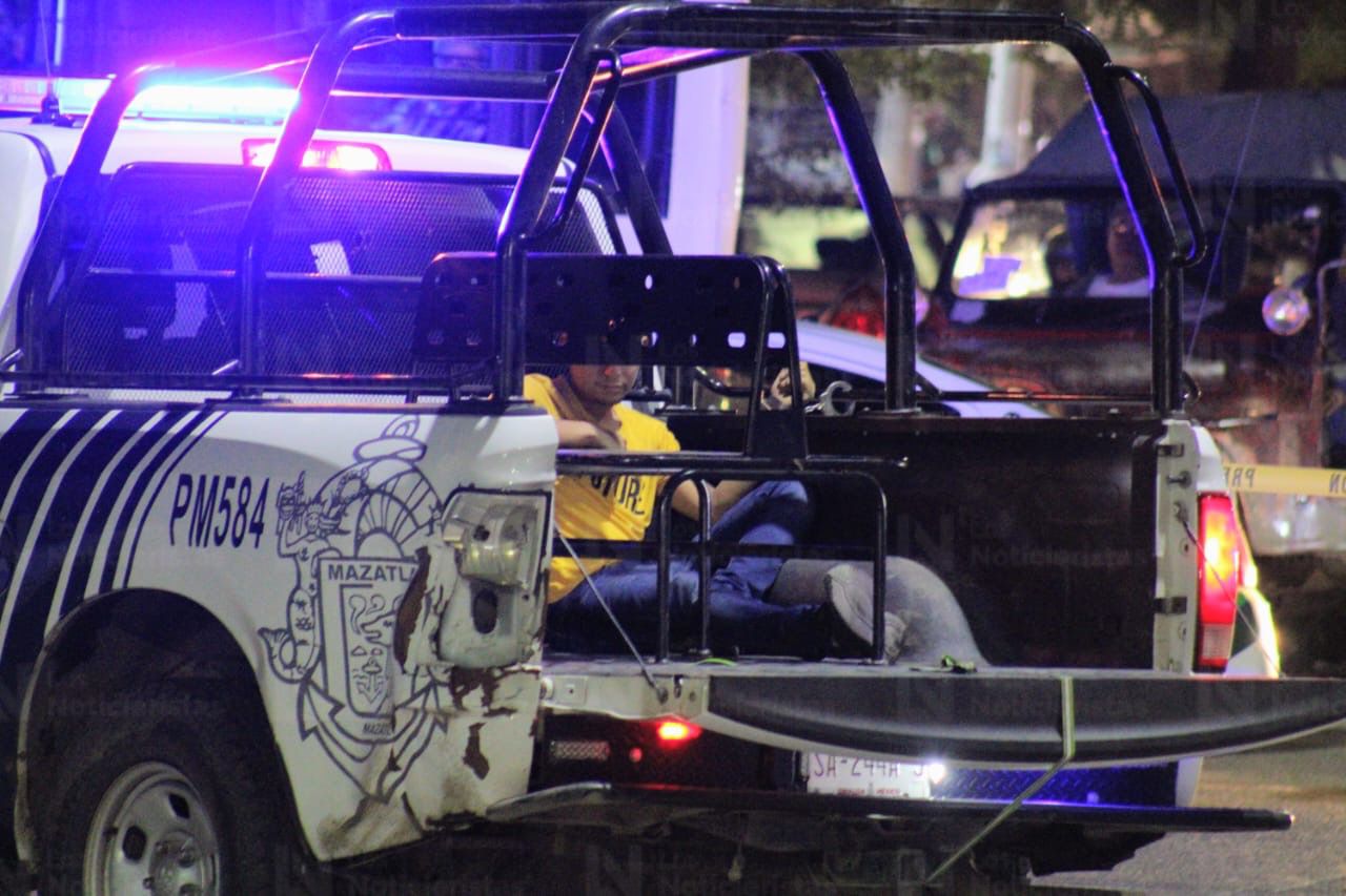 Motociclista fallece atropellado por camión urbano en Mazatlán