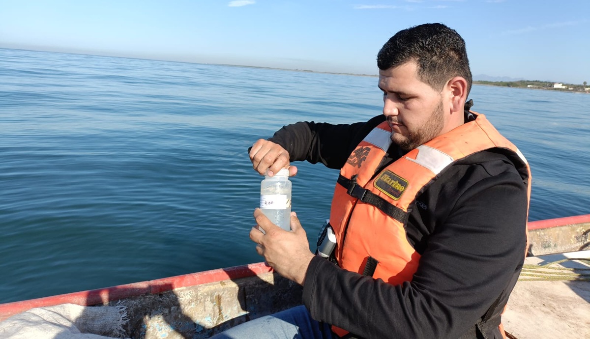 Coepriss realiza muestreos del agua previo a Feria del Ostión en Elota