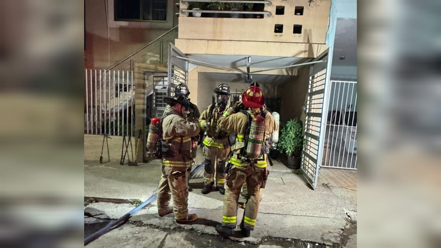 Rescatan a adulta mayor tras incendio en Mazatlán