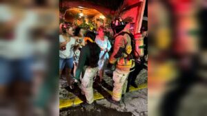 Rescatan a adulta mayor tras incendio en Mazatlán