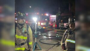 Rescatan a adulta mayor tras incendio en Mazatlán
