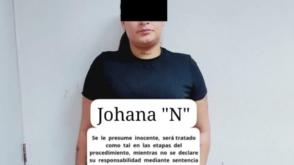 ¡En su mochila! Así guardaba productos para robar en Mazatlán, Sinaloa; detienen a mujer por atraco a tienda de conveniencia