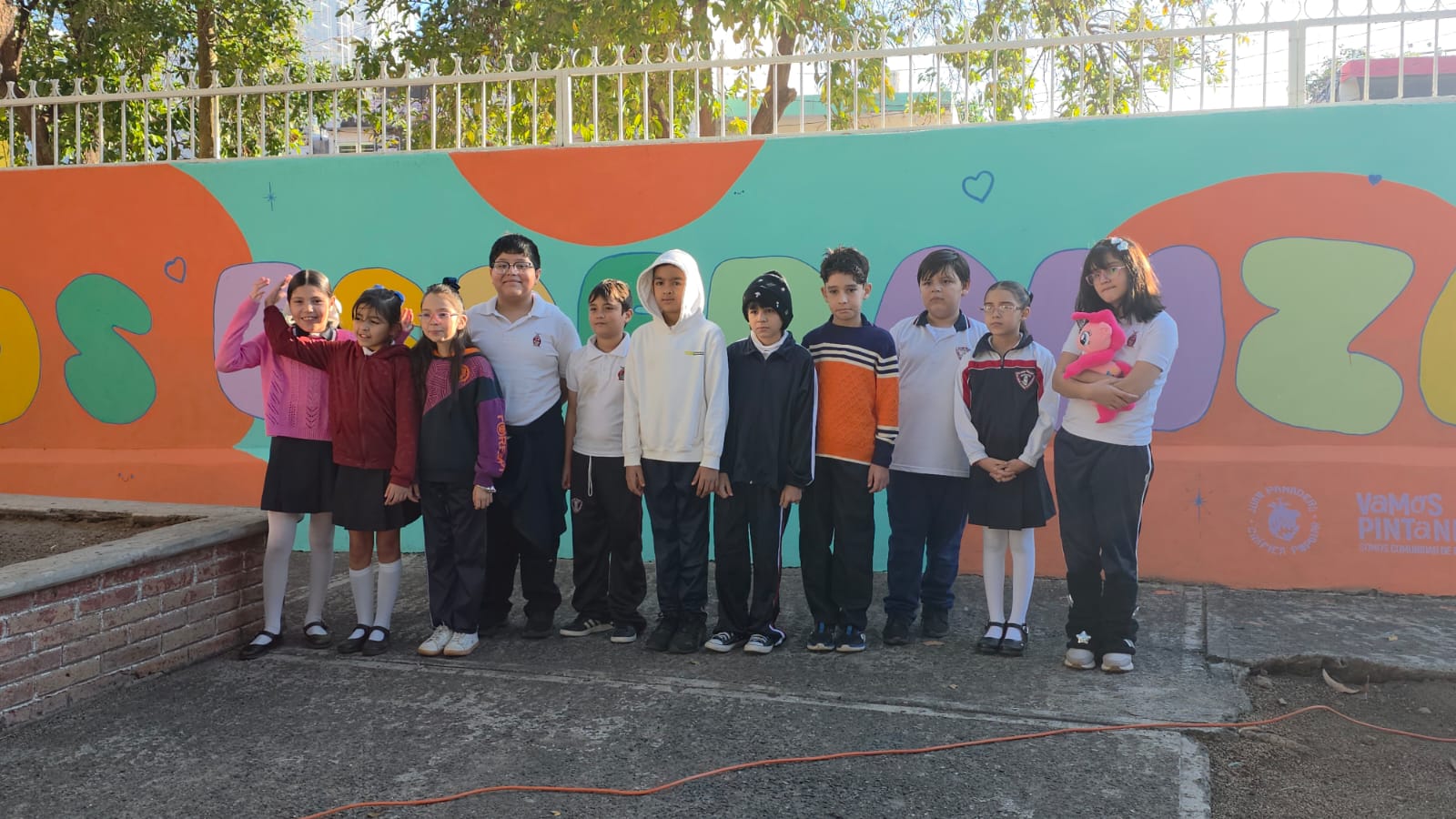 Develan mural por la paz en escuela de Gael y Alexander, víctimas de la violencia en Culiacán