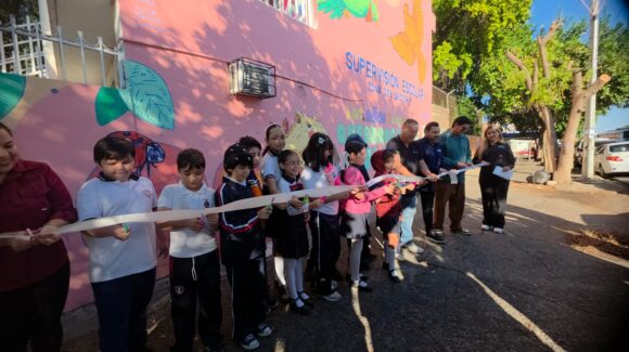 “Un bosque sembrado del cielo”, develan mural por la paz en escuela de Gael y Alexander, víctimas de la violencia en Culiacán