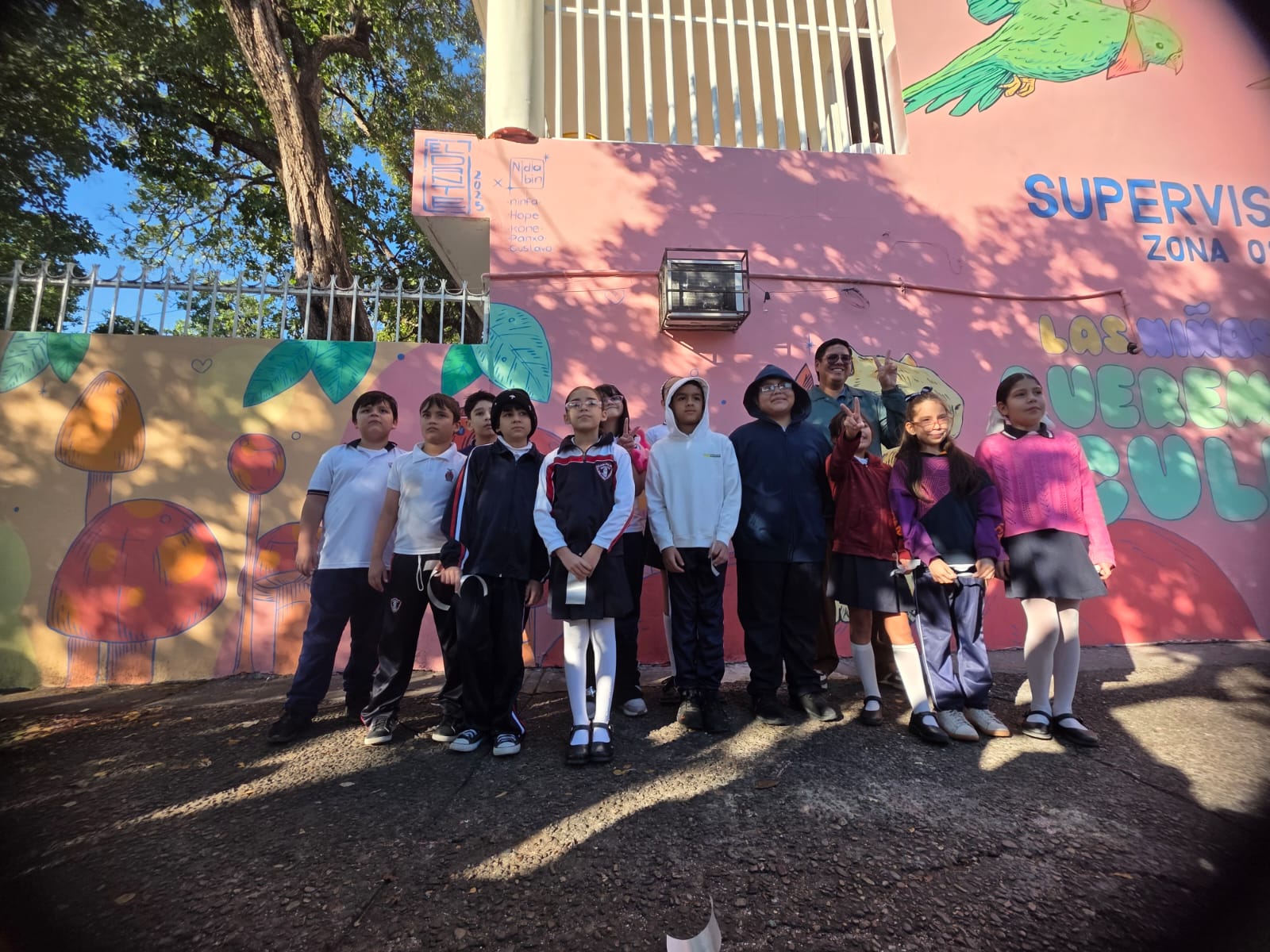 Develan mural por la paz en escuela de Gael y Alexander, víctimas de la violencia en Culiacán