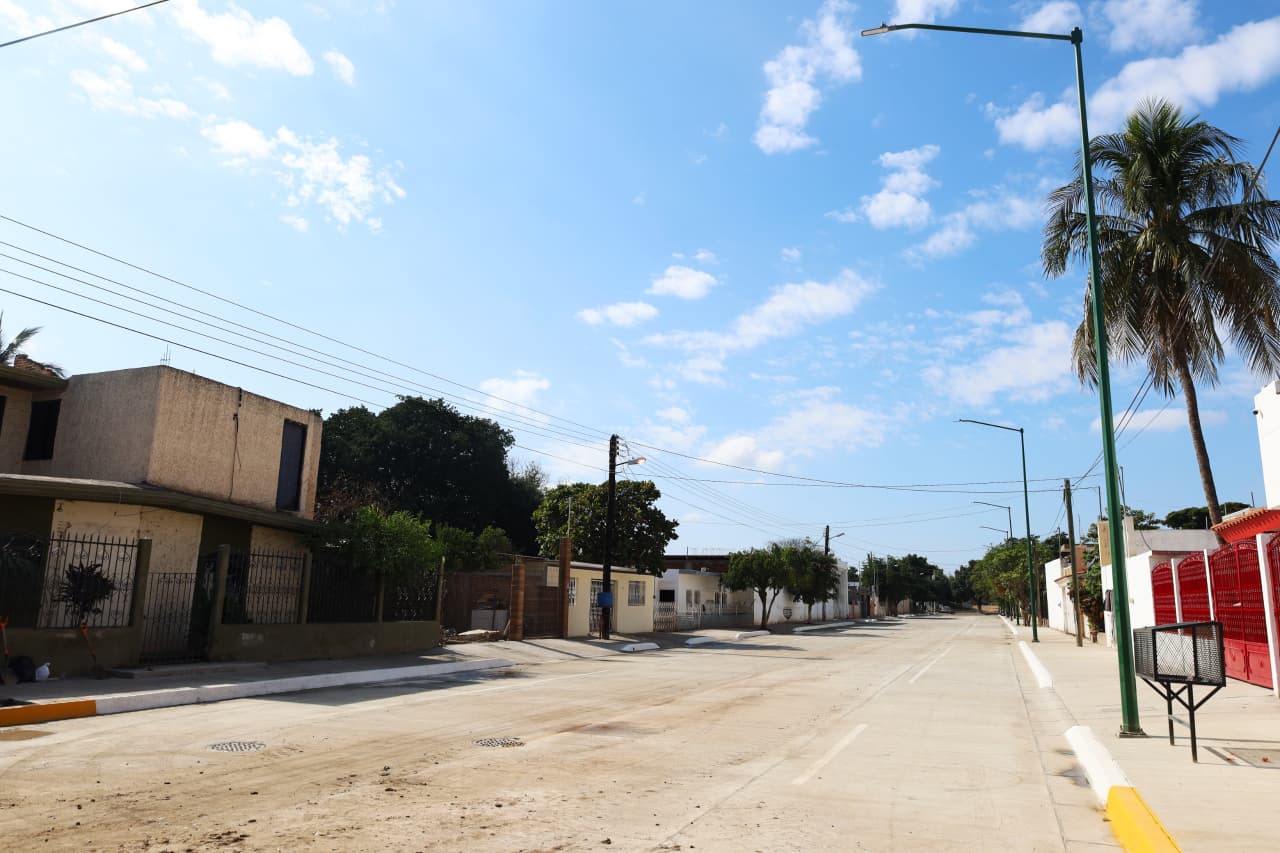 inauguración de la pavimentación con concreto hidráulico y alumbrado público de la calle Francisco I. Madero
