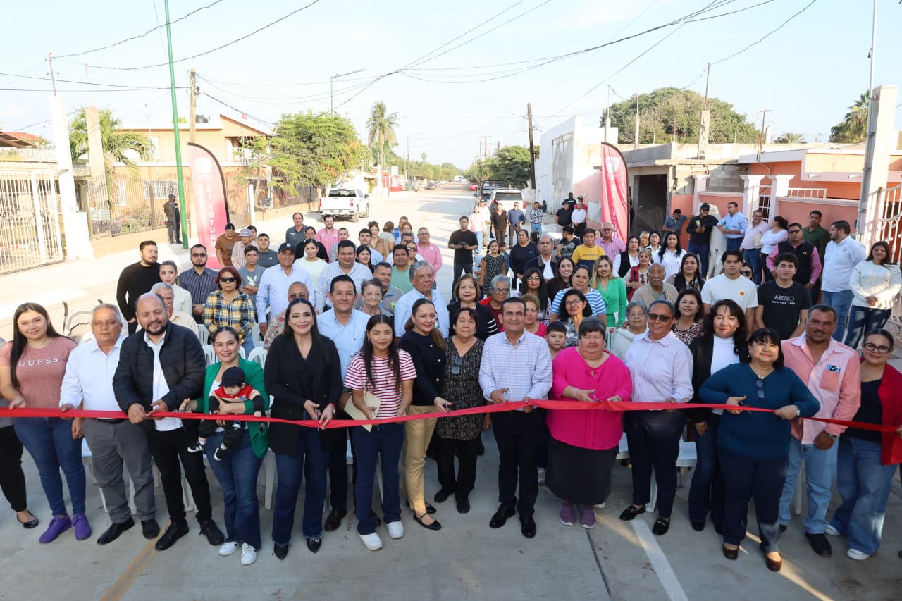 inauguración de la pavimentación con concreto hidráulico y alumbrado público de la calle Francisco I. Madero