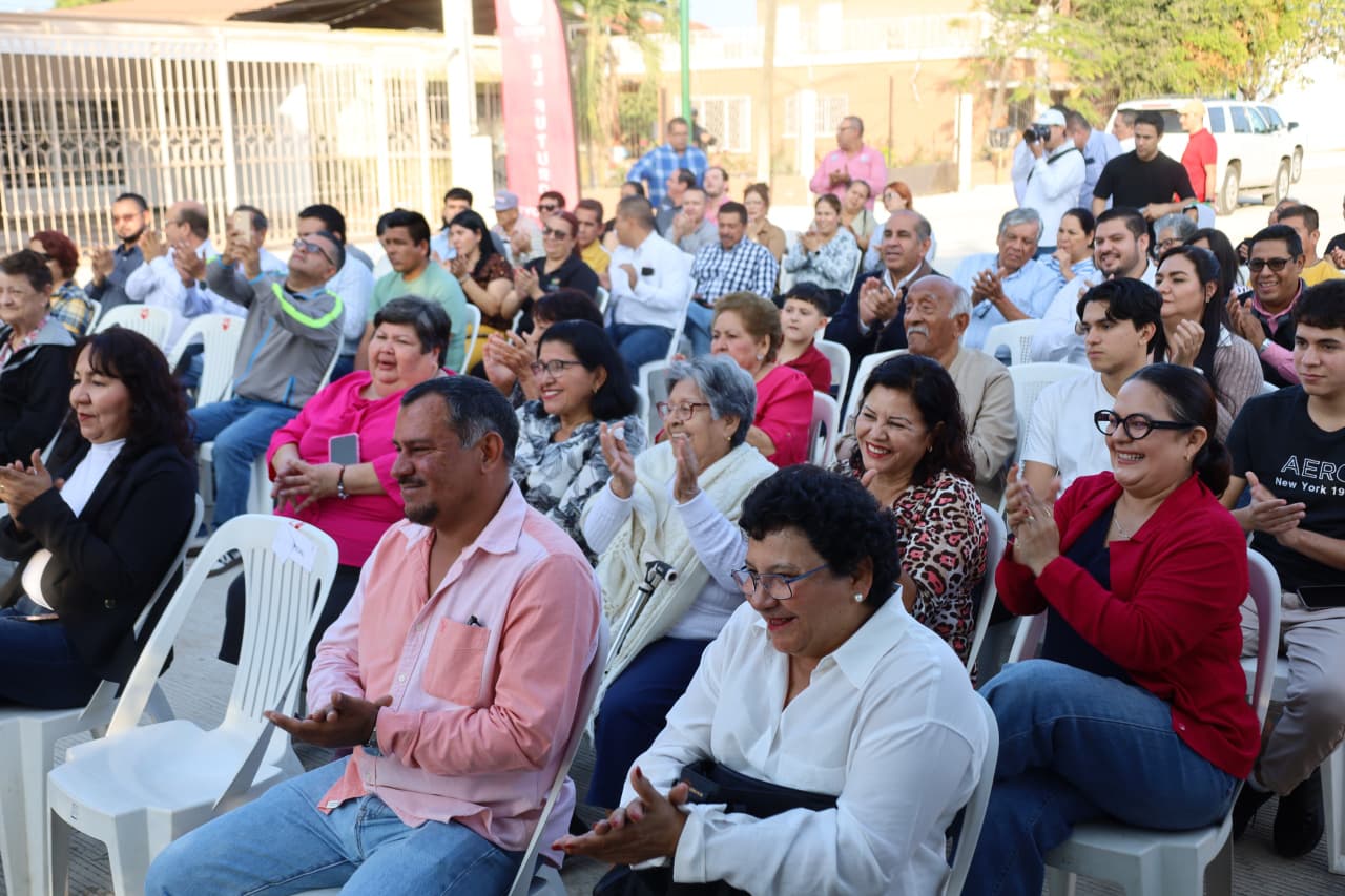 inauguración de la pavimentación con concreto hidráulico y alumbrado público de la calle Francisco I. Madero
