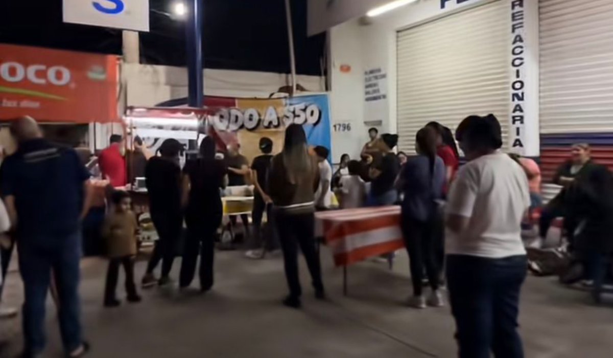 Negocio de comida "Todo a 50" en Culiacán, Sinaloa