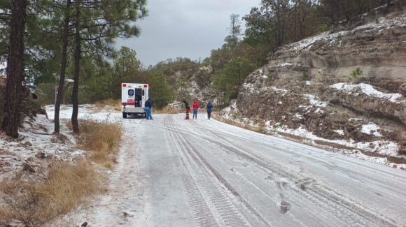A cinco horas de Mazatlán, Sinaloa, nieve sorprende en comunidades de Durango ante los efectos de la Segunda Tormenta Invernal