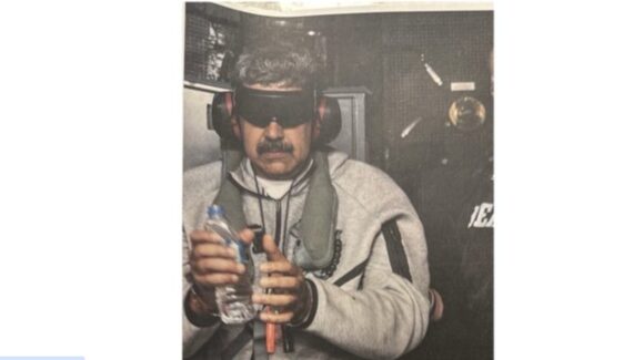 Trump y la Casa Blanca difunden la primera foto del presidente de Venezuela, Nicolás Maduro, bajo custodia