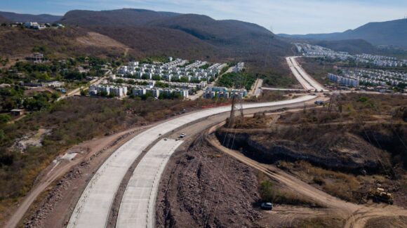 Gámez Mendívil y secretario de Obras del Sinaloa supervisan ampliación Agricultores-La Costerita en Culiacán