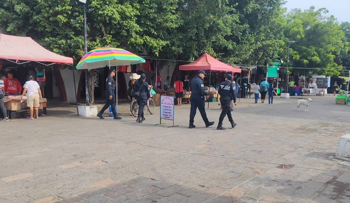 Policías de Escuinapa despliegan operativo por fin de año