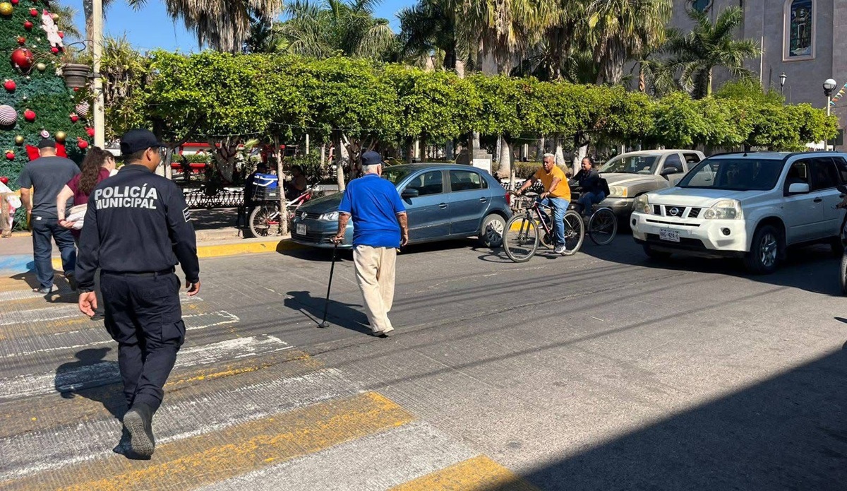 Policías de Escuinapa despliegan operativo por fin de año