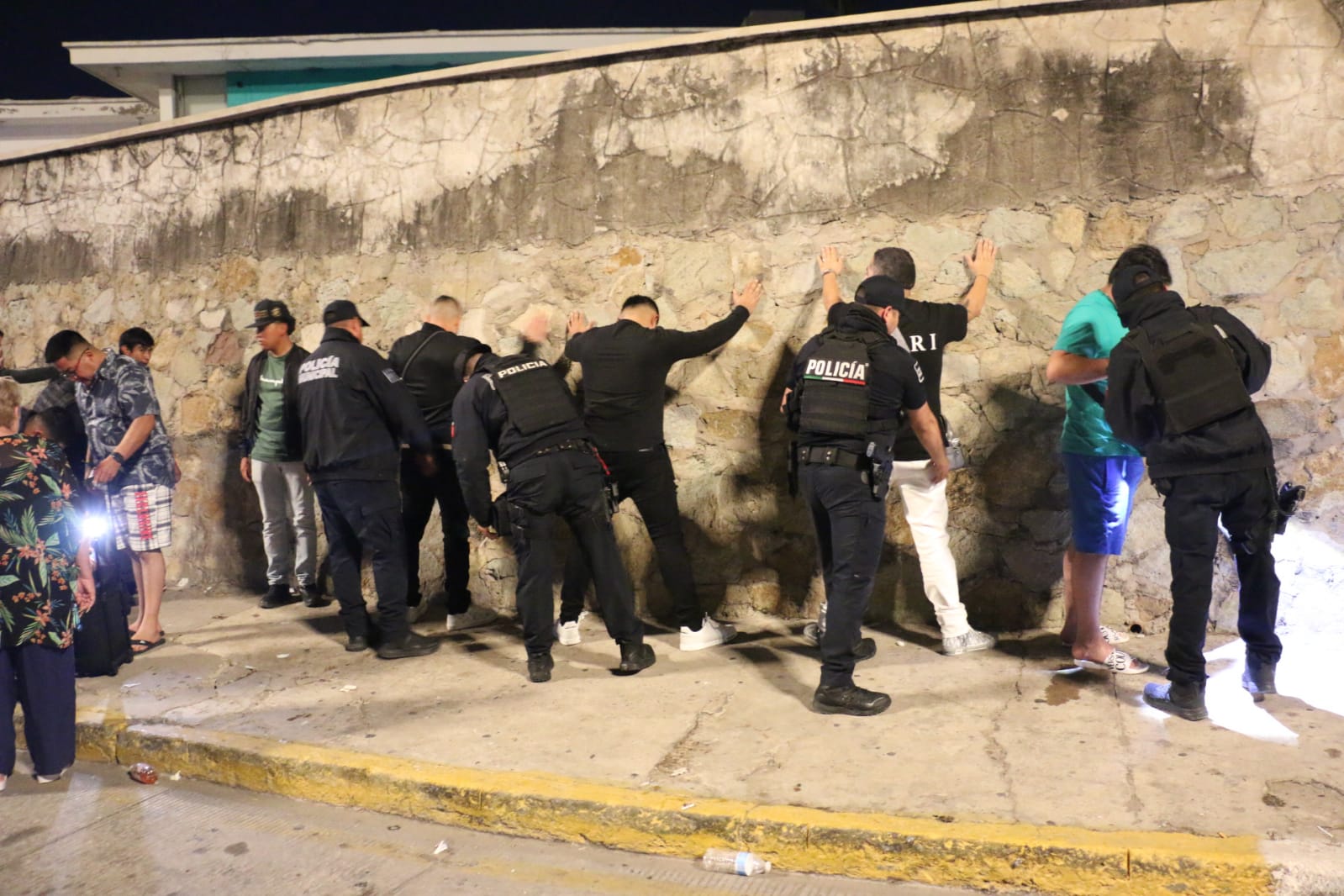 Agentes de la policía municipal en operativo de seguridad