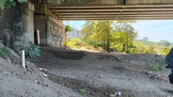 Localizan osamenta bajo puente del río Presidio, en Villa Unión, Sinaloa